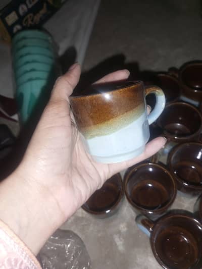 Hotel ke liye cups, chenak (kettles), sheeshe wale cup, khela