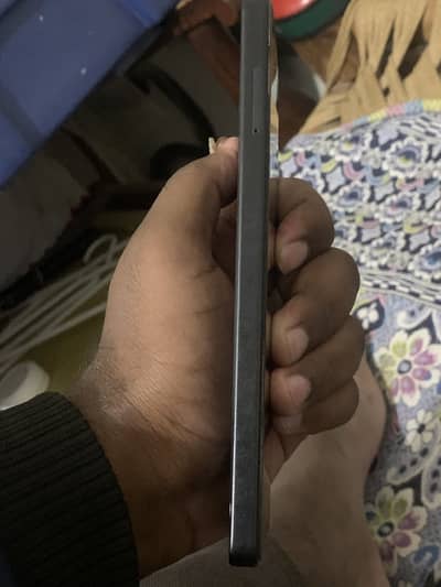 10/9 condition with box and charger bas back toti ha upr sa thodi si