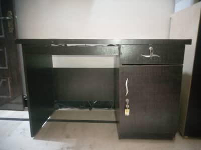 Computer Table (urgent sale)