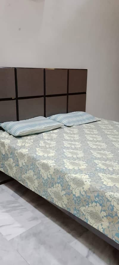 Queen size bed with master moltyfoam