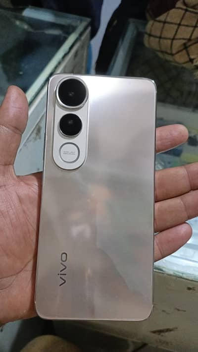 Vivo V50