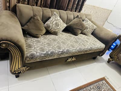 10 seater sofa set in very good condition n reasonable amount