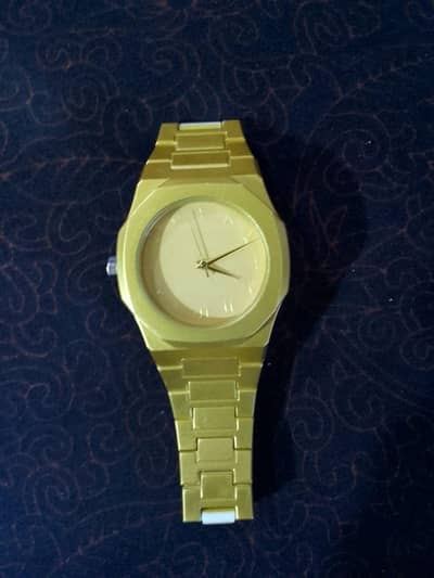 aura watch available