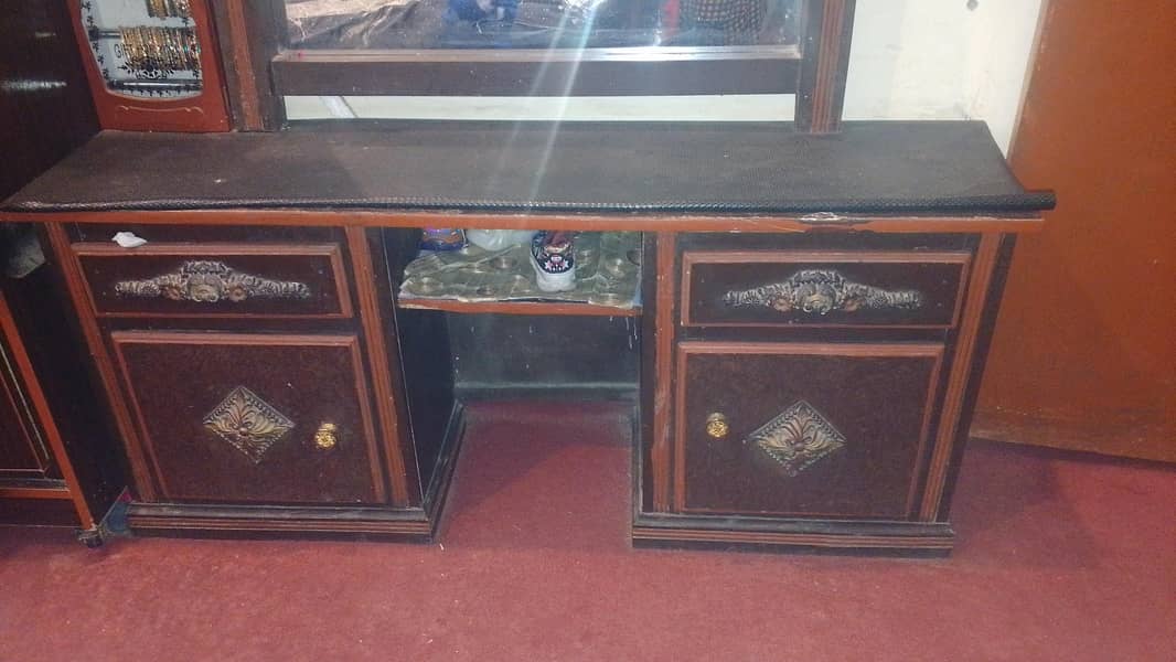 side table and dressing 0