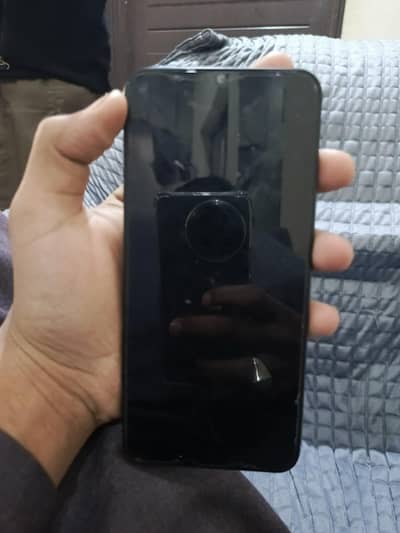 4+4 64 10/10 all okay phone box with charger  03295548658