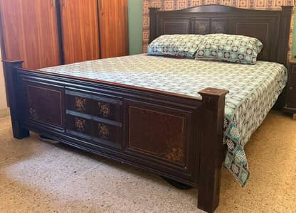 Dard brown wooden bed set