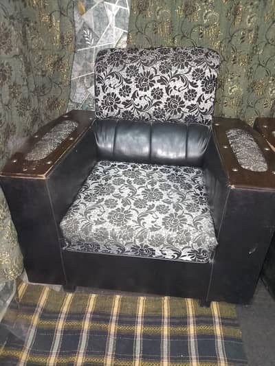 1'2'3 sofa set urgent sale serious buyers contact me. . .