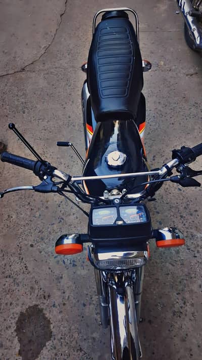 125cc Black Bike – One Hand Used – Original Condition – Ready to Ride
