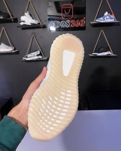 White athletic joggers (yeezy350)