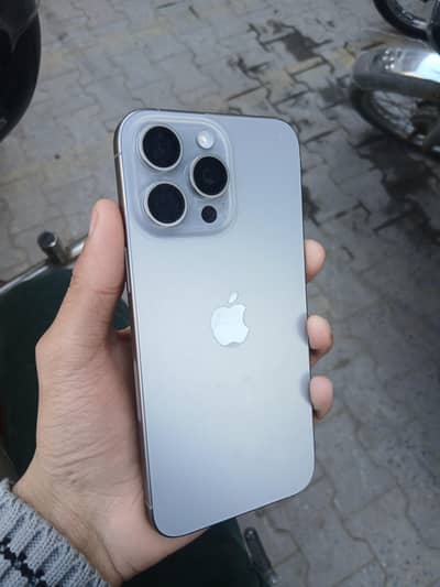 15 pro max 10/10 condition special natural titanium color