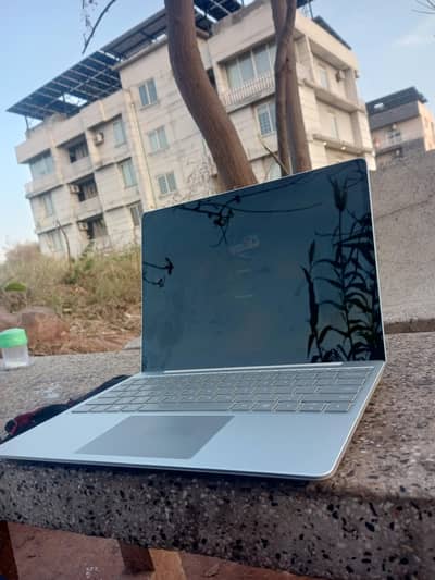 Microsoft Surface Go