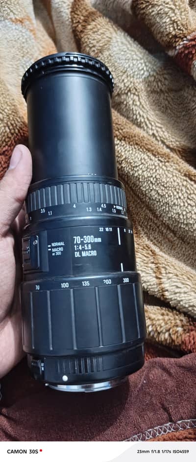 70-300mm Sigma Zoom Lens (DL Macro) – Excellent Condition