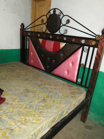 queen bed iron