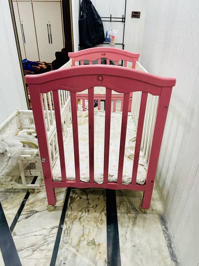 SLIGHTY USED BABY BED LOOK LIKE NEW