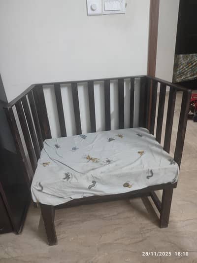 Baby bed side cot