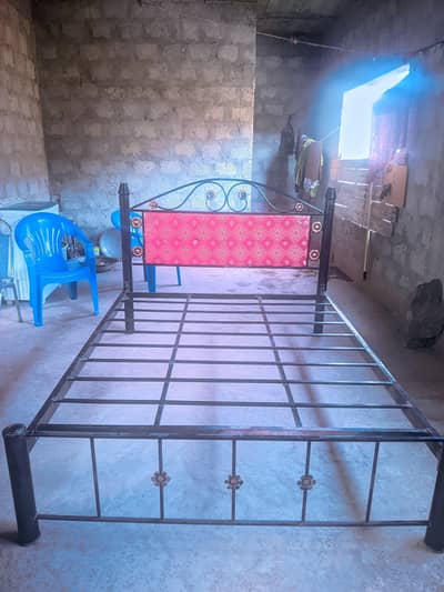 5fit double bed for sale 2month used Only location Robani Near PMA