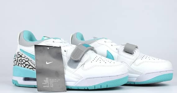 full Nike pair Ek  buy one get free