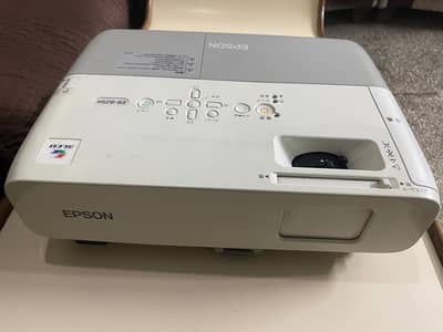 EPSON EB-825H 3000 Lumns