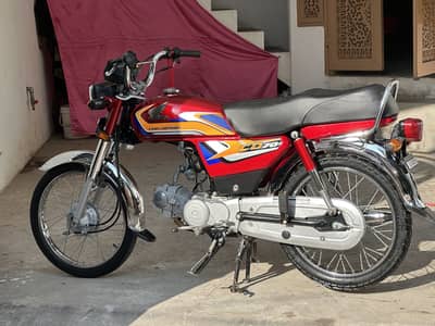 Honda CD70 2025