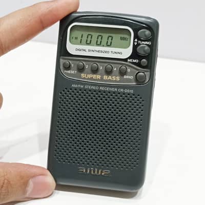 Vintage Aiwa CR-DS15 Pocket AM/FM Digital Stereo Radio with Good Recep