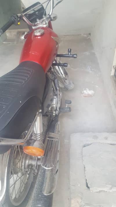 urgent sale because I want to change my bike , contact me on my watsap