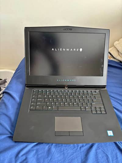 Alienware 15 R3 | GTX 1060 (6gb) | i7 7th gen | 16 gb ram