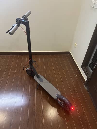 Foldable electric scooter