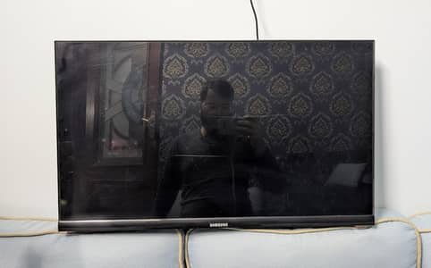 Samsung Smart LED TV - 32 inch - Used - Working