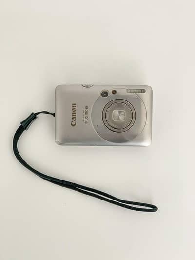 Silver Canon Digital IXUS 100 IS digital camera