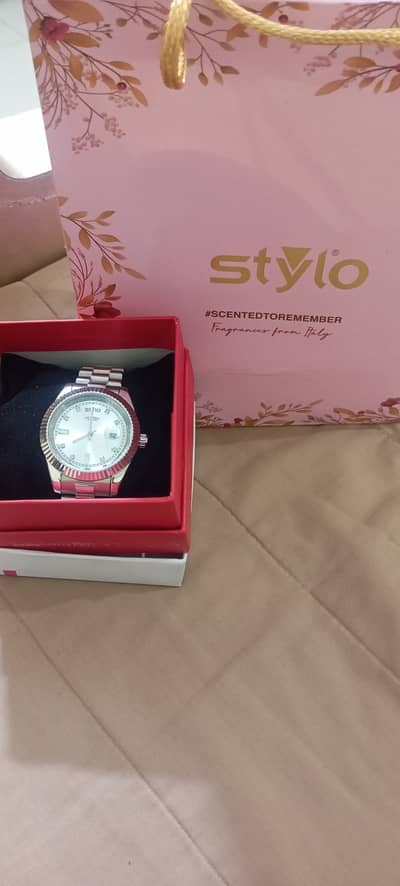 Stylo branded watch with half cuted diamond