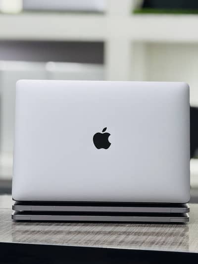 Macbook Pro 2020 M1 | 16 GB 01 TB SSD / 512 GB SSD Touchbar