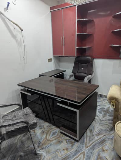 Office chair and side table