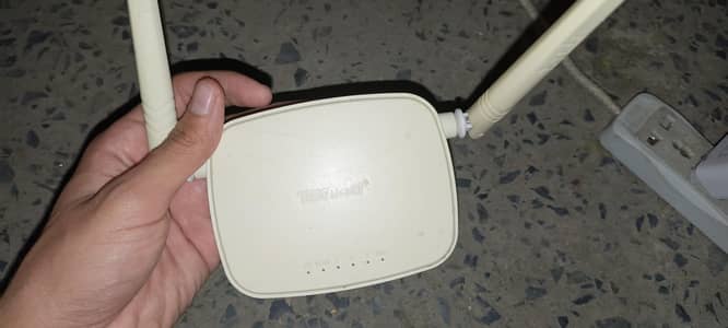 Tenda router Wireless N300 Easy Setup Router.
