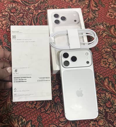 iPhone 17  Pro max silver color