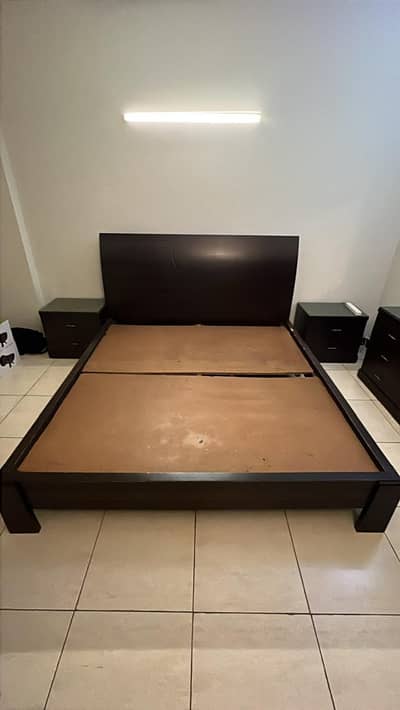 King size bed with 2x side tables and 1x dressing table with mirror