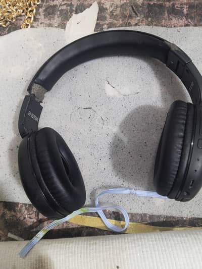 Hed phone Thora SA tota hai but sound ok