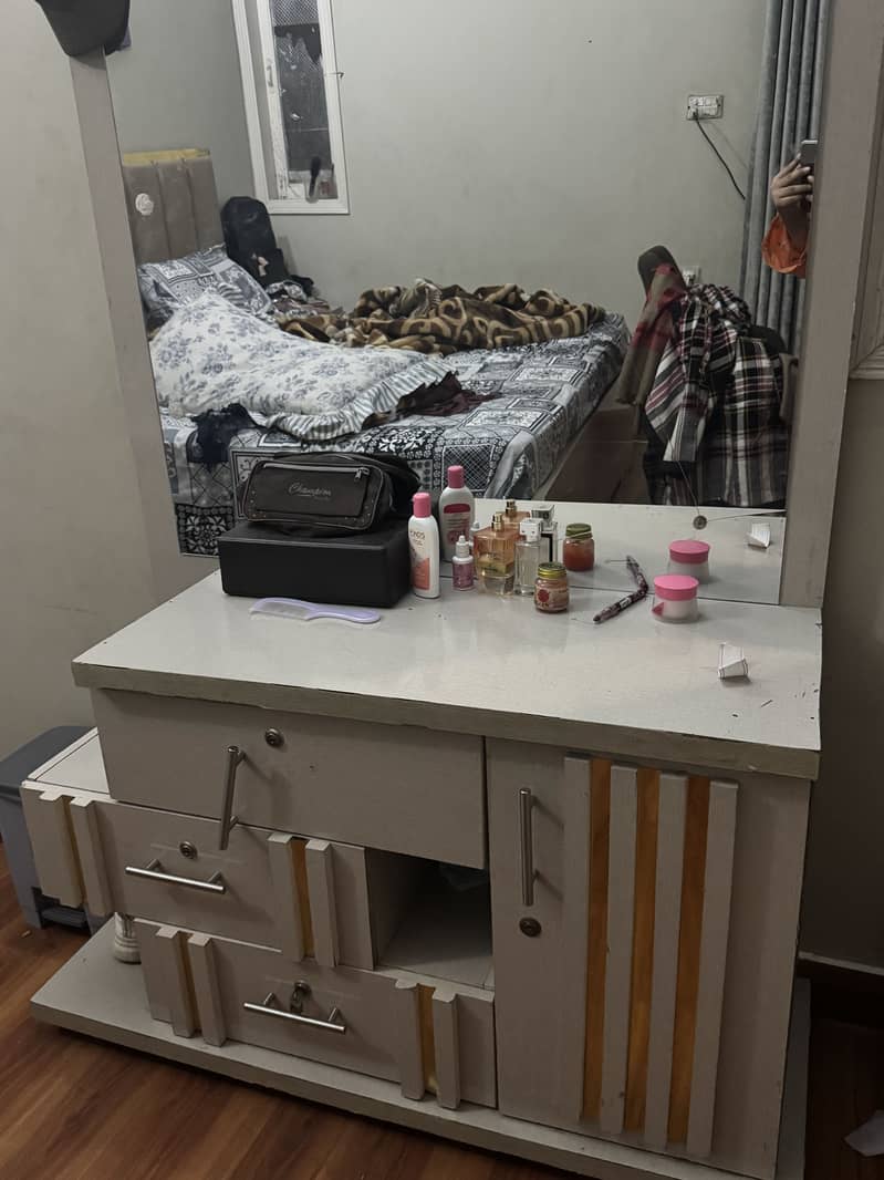 Dressing table 3