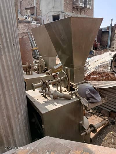 mirch and nimko and saraf packing machine