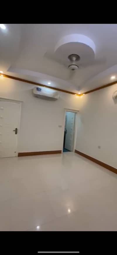 1st Floor Portion With Roof On Rent