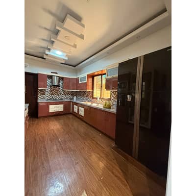 400 Sq Yard Vip Bungalow For Rent 10 Rooms 10 Washroom