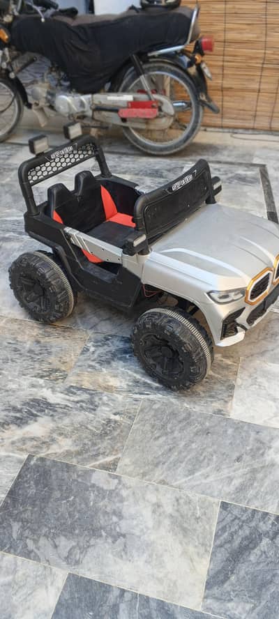 بچوں کی گاڑی براۓ فروخت