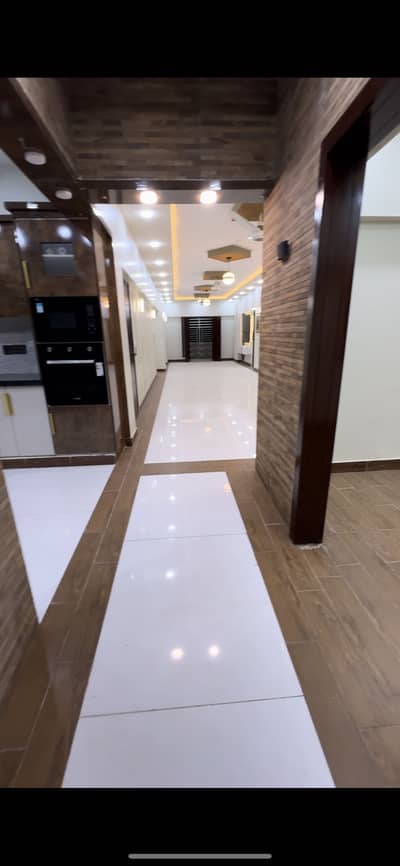 4 Bed Dd West Open 2200 Sq/Ft Net Maintained Building