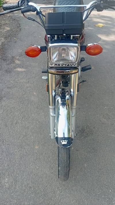 black 125  10/10 condition