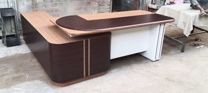 Executive Office Table – Premium Deco Paint Finish"