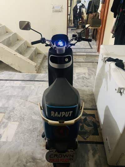 Scooty crown ev 03056661265