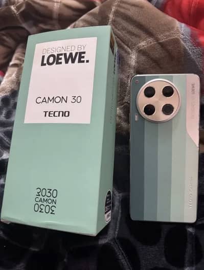 Camon 30 mobile with box charger 3 months warranty 8/256