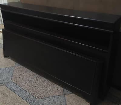 Queen bed with mattresss