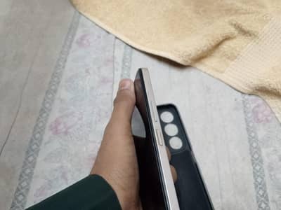 I am selling my vivo y19s phone 6+6 128