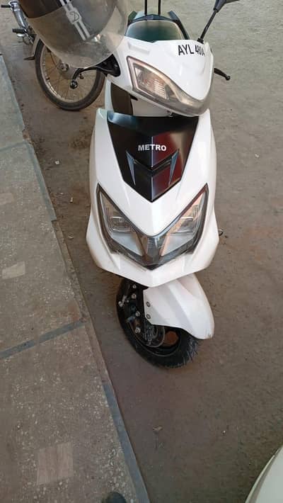 Metro scooter thrill