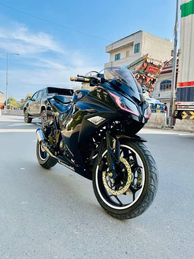 Kawasaki ninja 250cc modal 22 brand new condition location sheikhupura